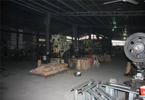 山東彩鋼瓦角馳820中支架邊支架的專業(yè)制造 潤恒鋼構廠的金屬制品解析